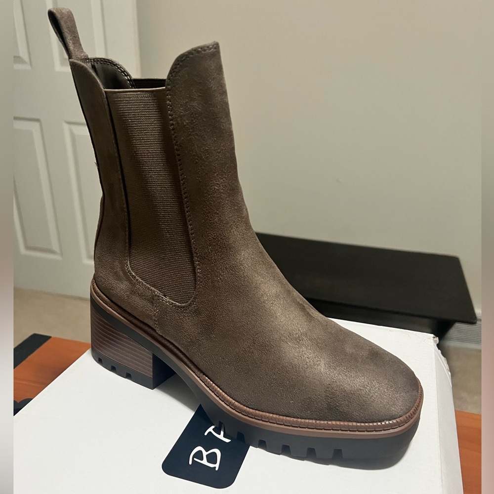 Brand new women’s boots size 10